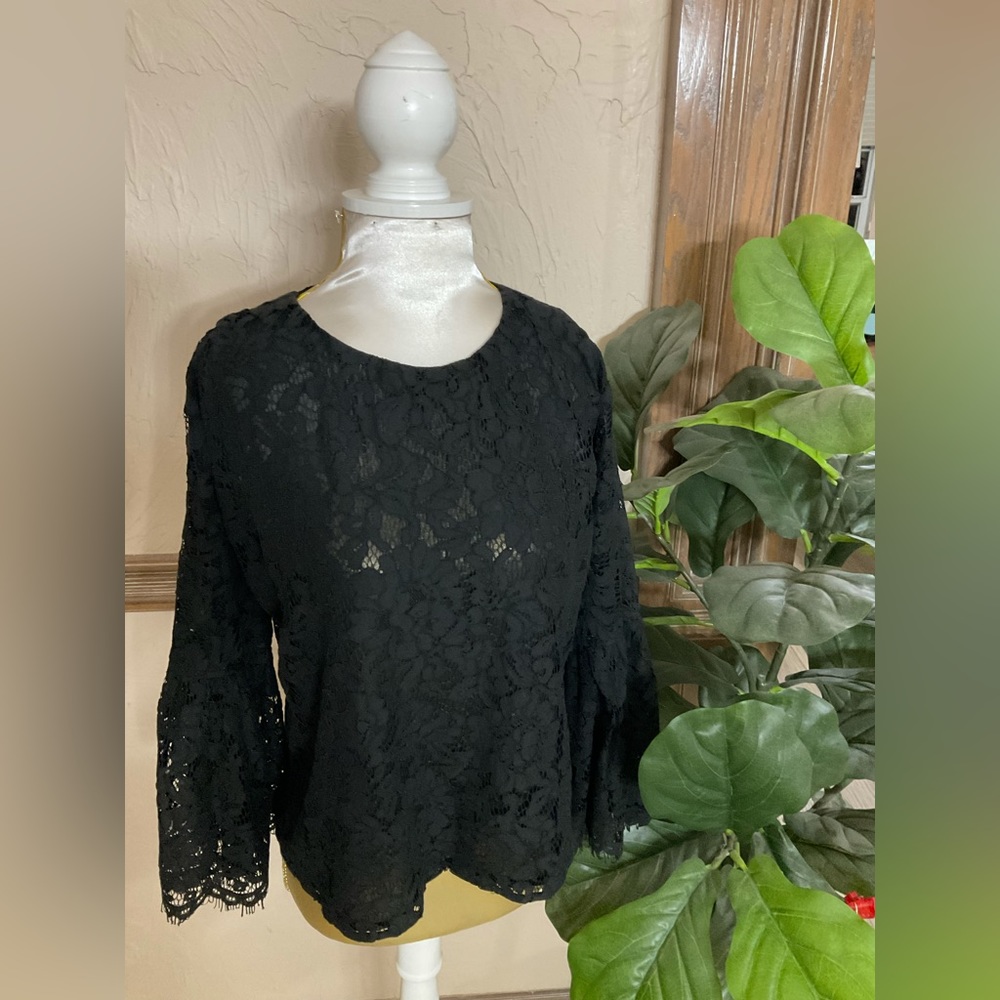 Do & Be Women's Gothic Lace Trumpet Sleeved   Size medium  Like New
